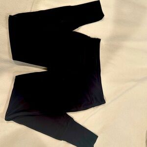 Under armor women’s mediumm cold weather leggings medium